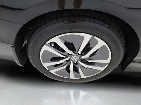 Used 2019 Honda Accord Hybrid image 9