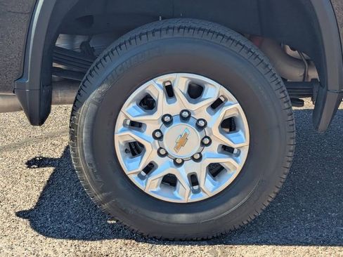 Used 2022 Chevrolet Silverado 2500 LT w/ Convenience Package image 9