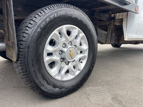 Used 2022 Chevrolet Silverado 2500 LT w/ Convenience Package image 4