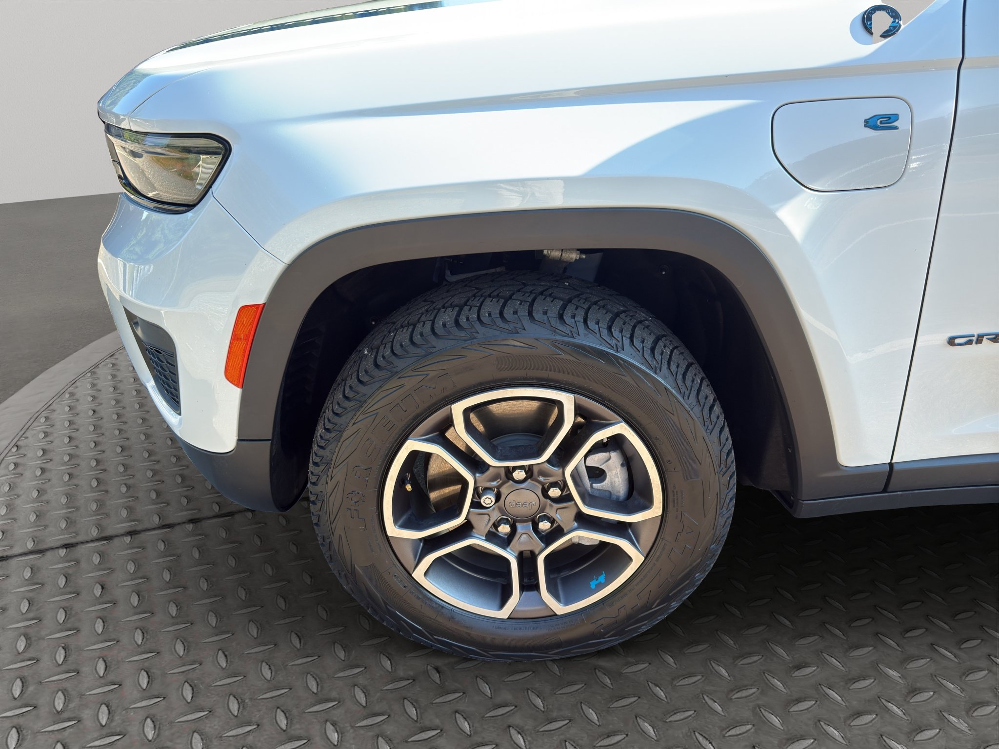 Used 2022 Jeep Grand Cherokee Trailhawk w/ Luxury Tech Group III AWD/4WD image 14