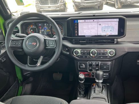 Used 2025 Jeep Wrangler Willys image 23