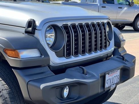 Used 2024 Jeep Wrangler Sport S image 9
