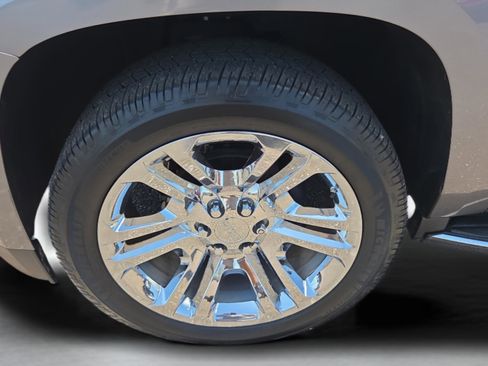 Used 2020 GMC Yukon XL SLT w/ Premium Edition image 32