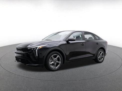 Used 2025 Kia K4 FWD image 3