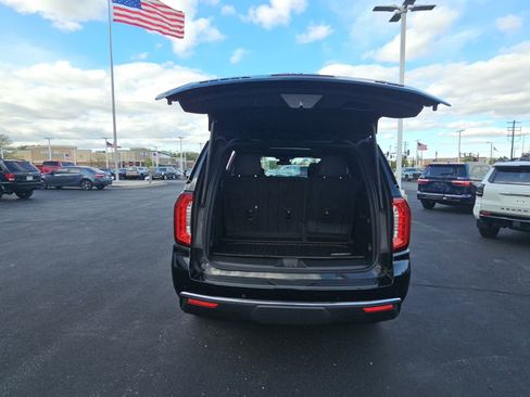 Used 2024 GMC Yukon SLT w/ SLT Premium Package AWD/4WD image 27