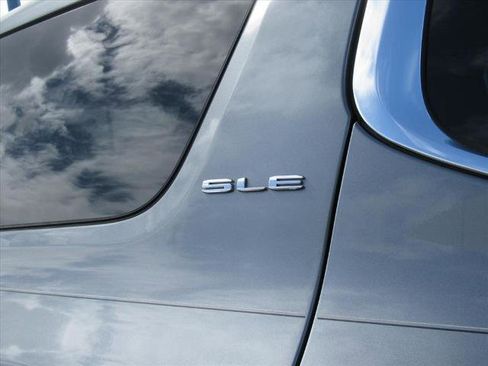 Used 2020 GMC Acadia SLE w/ Driver Convenience Package image 8