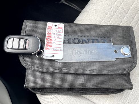 Used 2025 Honda HR-V LX image 21