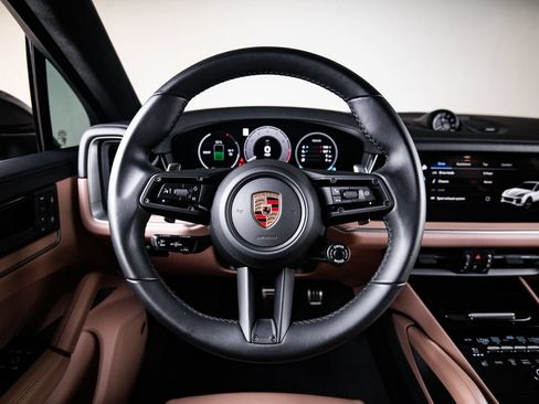 Certified 2024 Porsche Cayenne Turbo AWD/4WD image 27