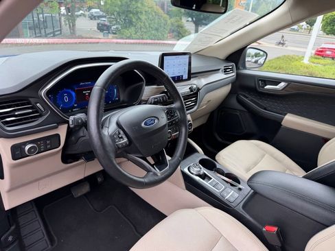 Used 2020 Ford Escape Titanium AWD/4WD image 20