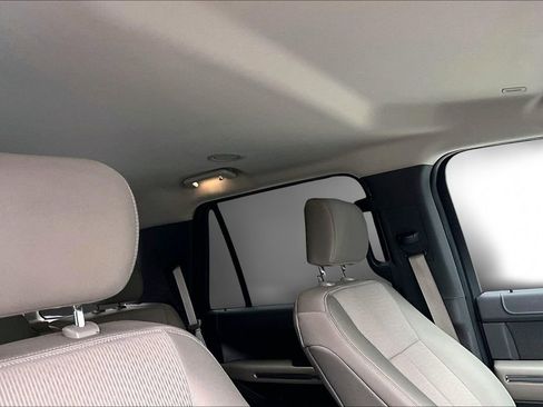 Used 2018 Ford Expedition XLT image 27