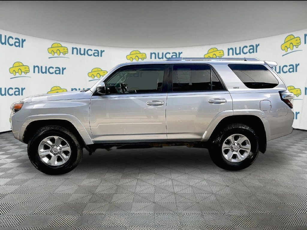 Used 2018 Toyota 4Runner SR5 AWD/4WD image 4