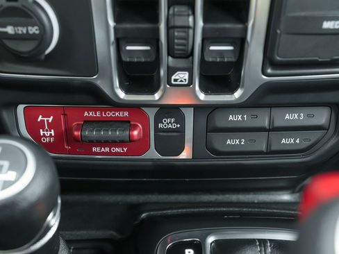 Used 2024 Jeep Wrangler Willys image 18