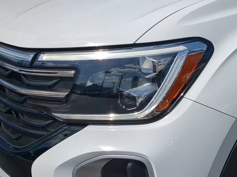 Used 2024 Volkswagen Atlas Peak Edition SE AWD/4WD image 7