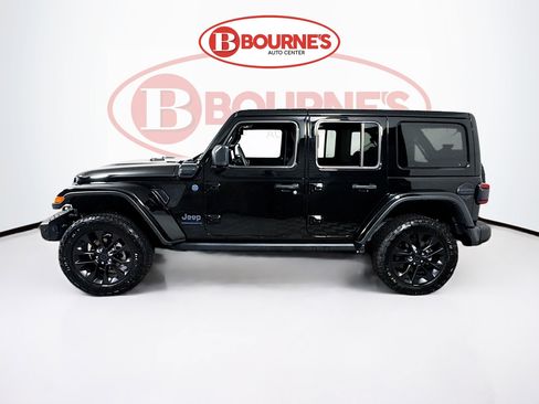 Used 2025 Jeep Wrangler Unlimited Sahara image 8