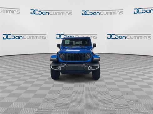 Used 2024 Jeep Gladiator Sport image 3