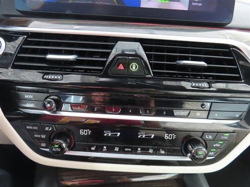 Used 2021 BMW 540i w/ Executive Package image 31