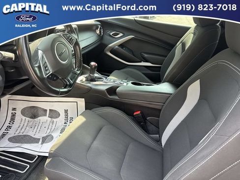 Used 2022 Chevrolet Camaro LT RWD image 18