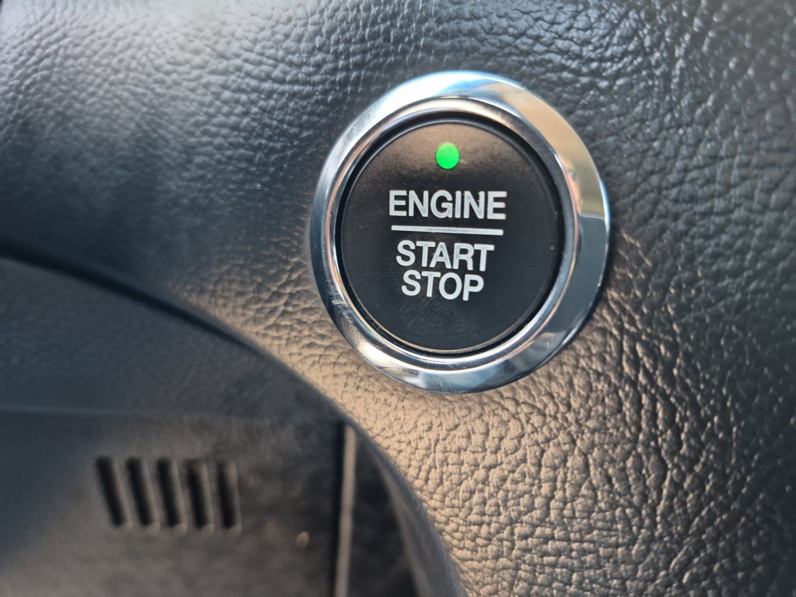 Used 2019 Ford Edge SEL w/ Equipment Group 201A AWD/4WD image 2