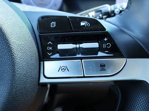 Used 2024 Hyundai Elantra Limited image 14