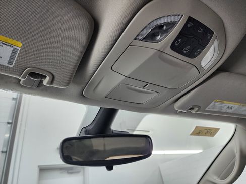 Used 2024 Chrysler Pacifica Touring-L FWD image 12