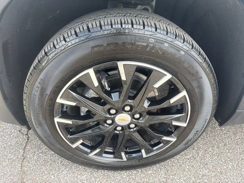 Used 2026 Chevrolet Traverse LT w/ Sun and Wheel Package FWD image 12