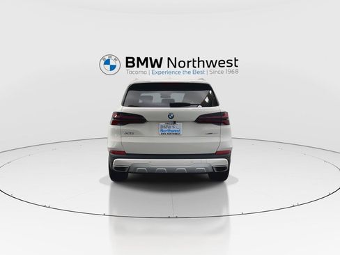 Used 2024 BMW X5 xDrive40i w/ Parking Assistance Package AWD/4WD image 2