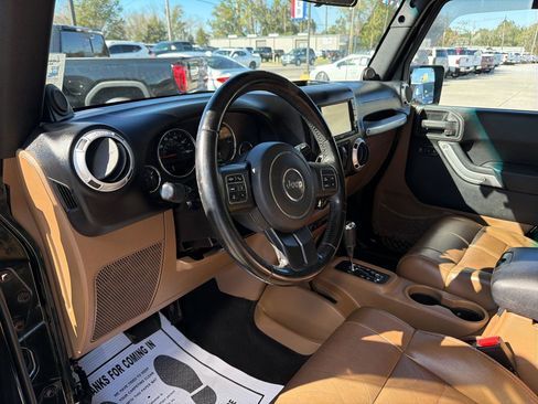 Used 2012 Jeep Wrangler Unlimited Sahara w/ Connectivity Group image 15