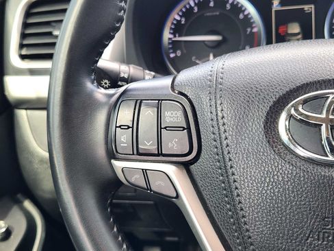 Used 2019 Toyota Highlander XLE FWD image 27
