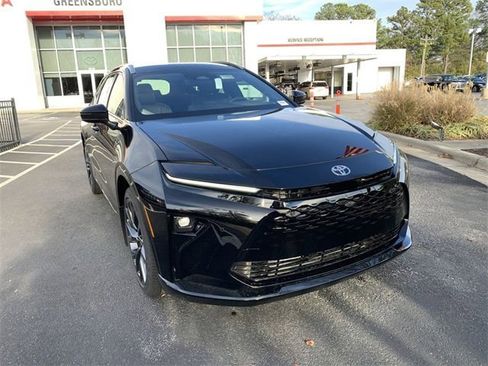 New 2025 Toyota Crown Signia image 2