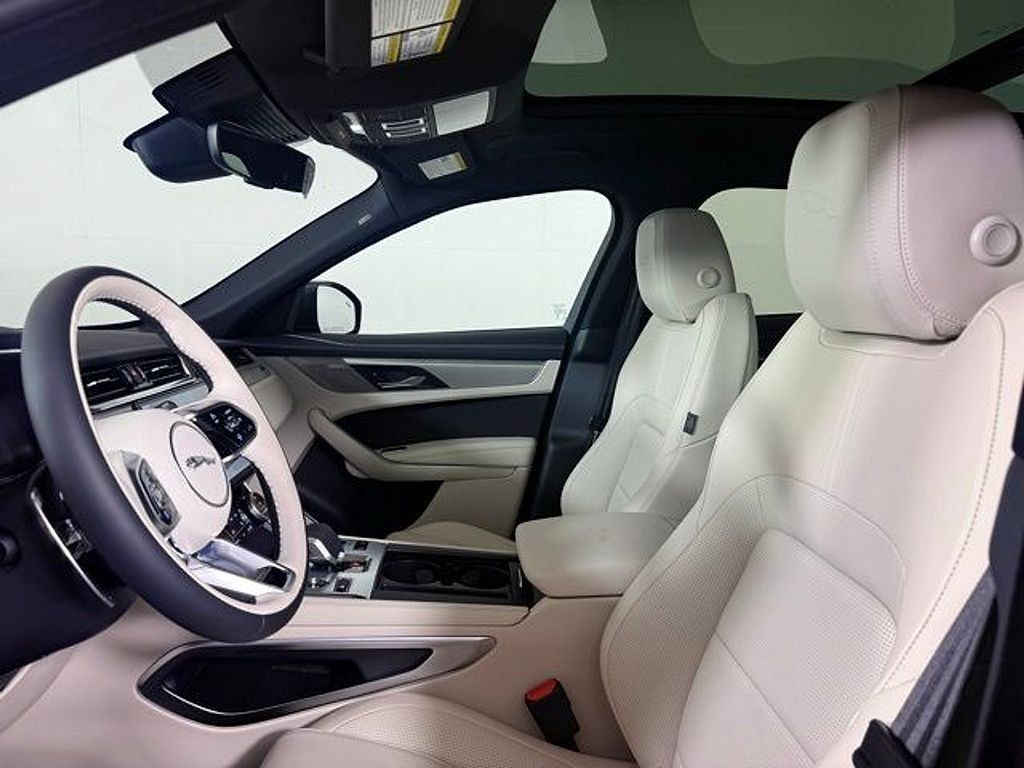 Certified 2026 Jaguar F-PACE R-Dynamic S AWD/4WD image 5