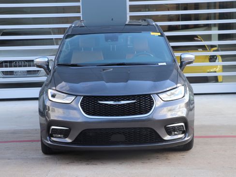 Used 2022 Chrysler Pacifica Pinnacle image 8