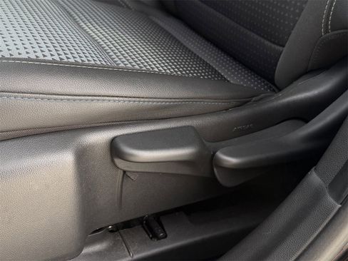 Used 2025 Chevrolet Trax LT w/ LT Convenience Package image 26