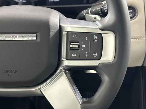 Used 2025 Land Rover Discovery S image 15