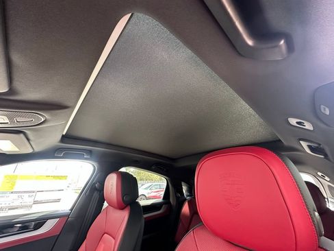 Certified 2026 Porsche Cayenne S AWD/4WD image 37