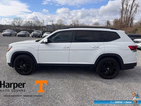 Used 2023 Volkswagen Atlas SE w/ Panoramic Sunroof Package image 2