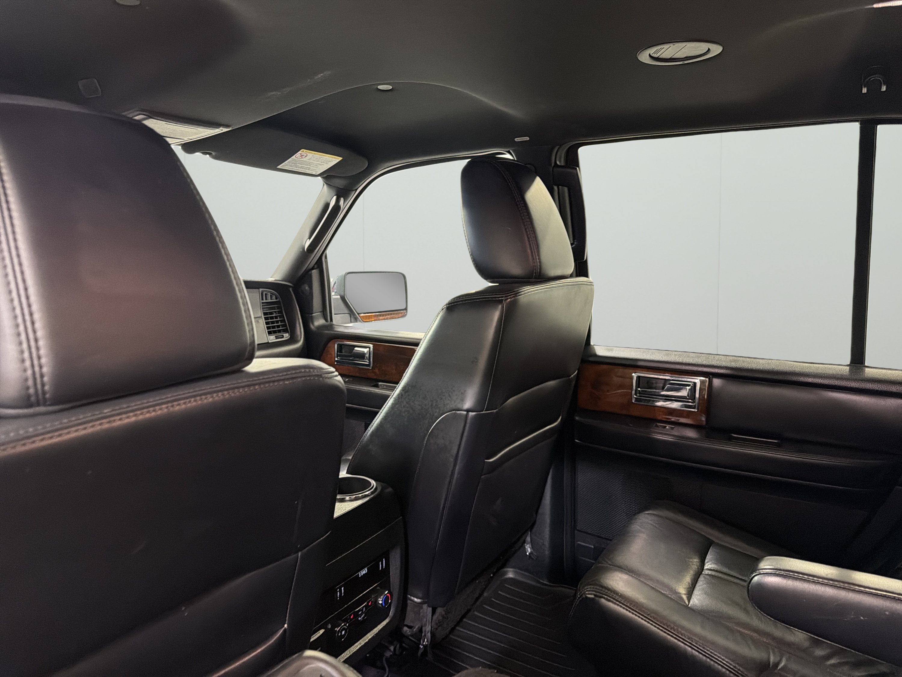 Used 2015 Lincoln Navigator 2WD image 12