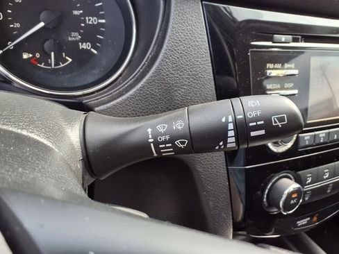 Used 2018 Nissan Rogue Sport S image 12