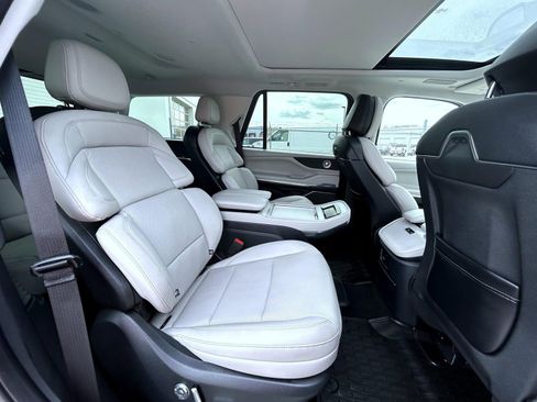 Used 2025 Lincoln Navigator Reserve AWD/4WD image 19