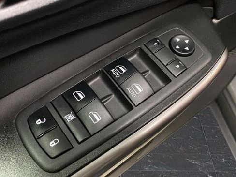 Used 2019 Jeep Cherokee Limited w/ Technology Group AWD/4WD image 21