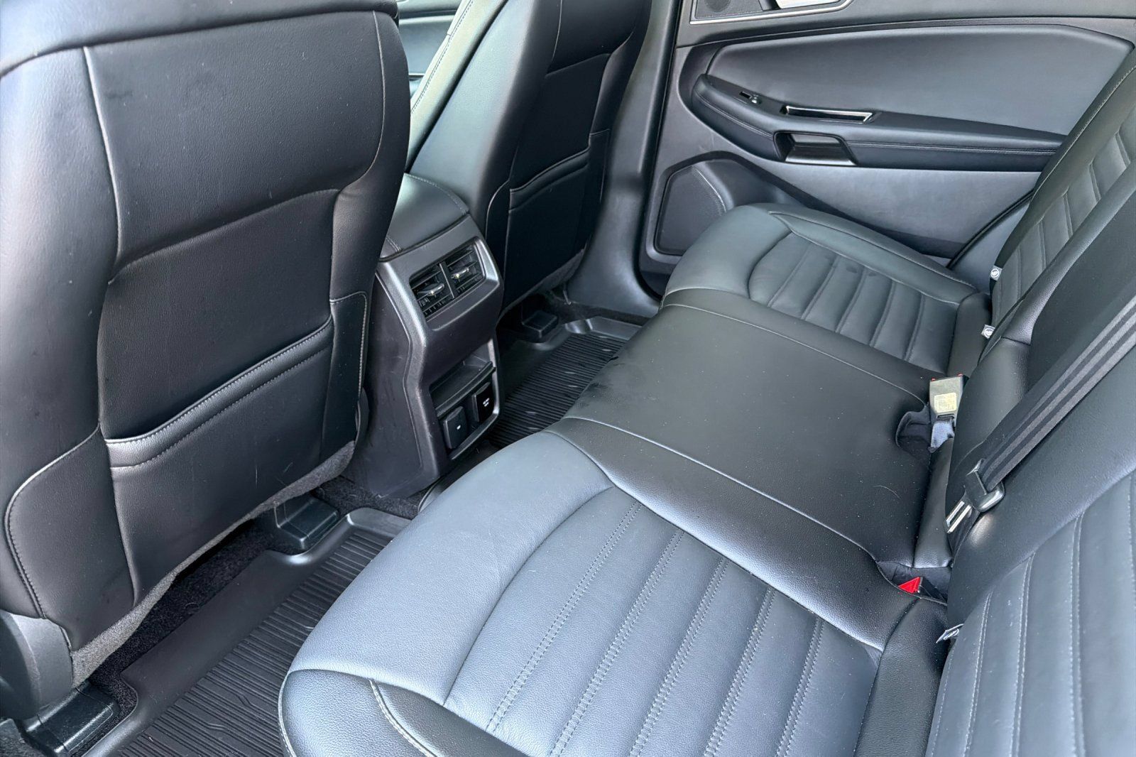 Used 2018 Ford Edge SEL w/ Equipment Group 201A AWD/4WD image 11