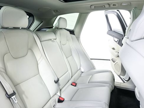 Used 2023 Volvo XC60 B5 Ultimate FWD image 25