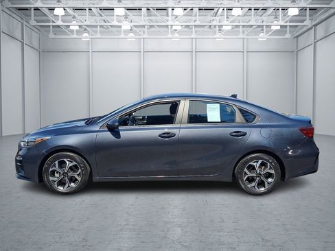 Used 2021 Kia Forte LXS image 2