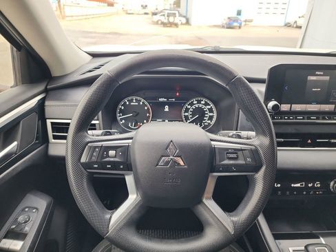 Used 2022 Mitsubishi Outlander ES image 18
