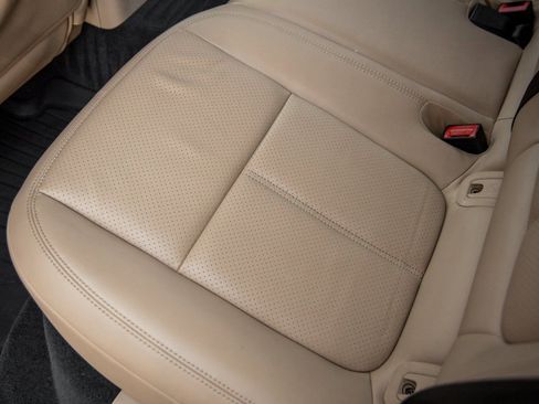 Certified 2023 Porsche Macan image 33