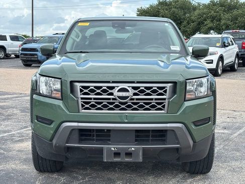 Used 2024 Nissan Frontier SV RWD image 3
