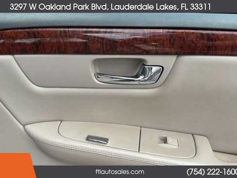 Used 2007 Cadillac DTS w/ Trunk Convenience Package image 45