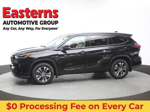Used 2021 Toyota Highlander XLE AWD/4WD image 60