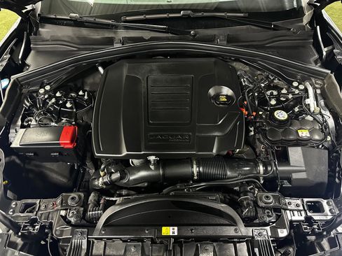 Used 2025 Jaguar F-PACE R-Dynamic S image 27