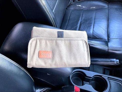 Used 2012 Jeep Wrangler Unlimited Rubicon w/ Connectivity Group image 9