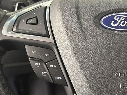 Used 2018 Ford Edge SEL image 17